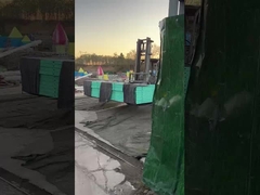 Carga del equipo de entretenimiento en el camión