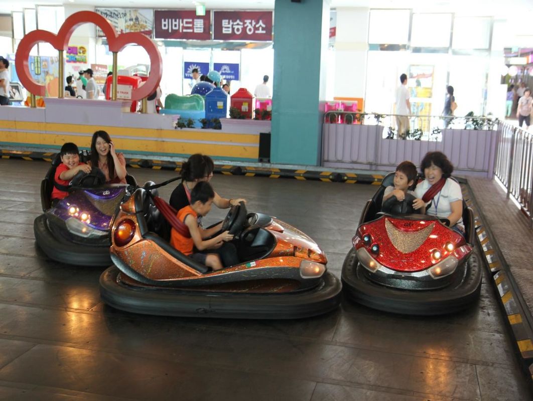 Automóviles de amortiguación para adultos de metal personalizados para niños Jardín de recreo comercial al aire libre Jardín de recreo público