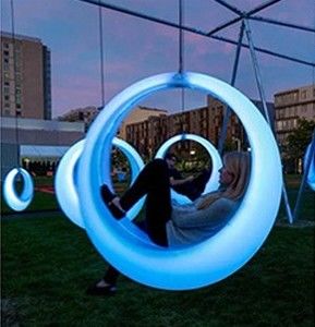 Luna giratoria volando balanceo resistente al agua cambio de color LED silla luminosa para jardín al aire libre de todas las estaciones