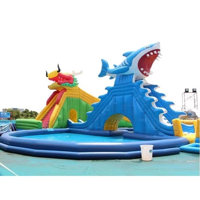 Parque Acuático Inflable de 14*18m con Soplador de 1200w y Capacidad para 1-20 Personas, Tobogán de Tiburón Dragón y Piscina Grande